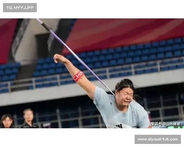 中国男子撑竿跳高钟涛以5米75成绩力压群雄强势夺冠亮相北京站